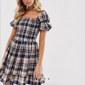 Plaid puff sleeved dress